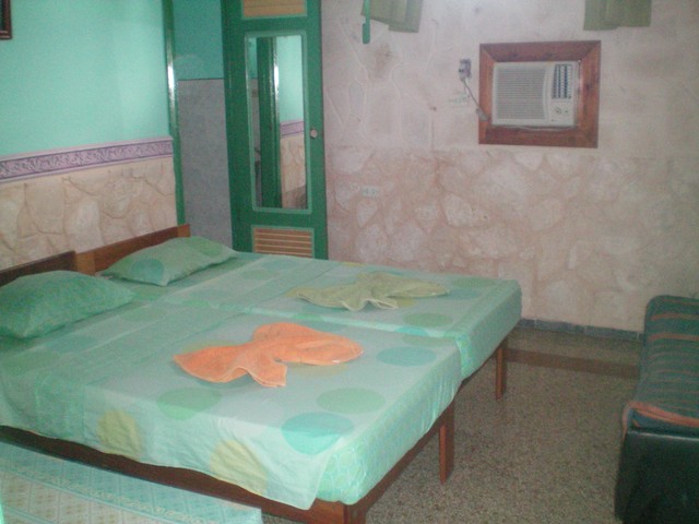 142- PRIVATE ROOM TO RENT IN HAVANA